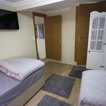 Отель Istanbul Erasmus House Экстерьер фото