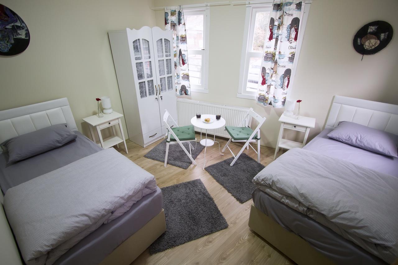 Отель Istanbul Erasmus House Экстерьер фото
