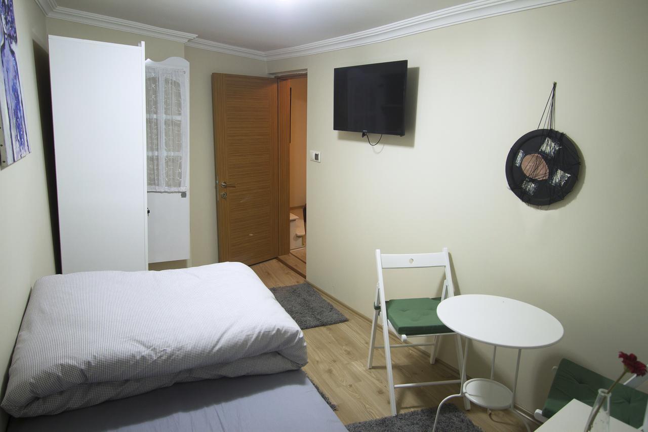 Отель Istanbul Erasmus House Экстерьер фото