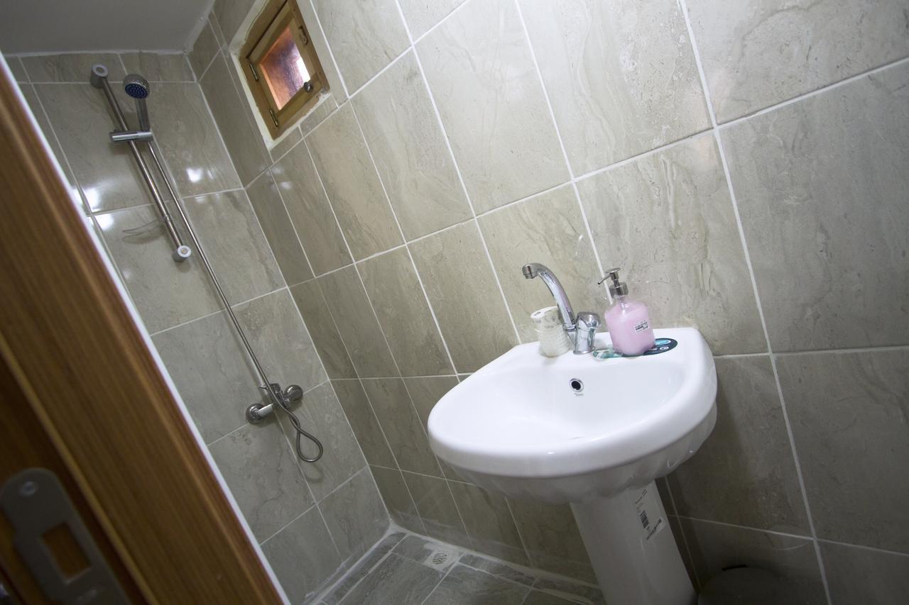 Отель Istanbul Erasmus House Экстерьер фото