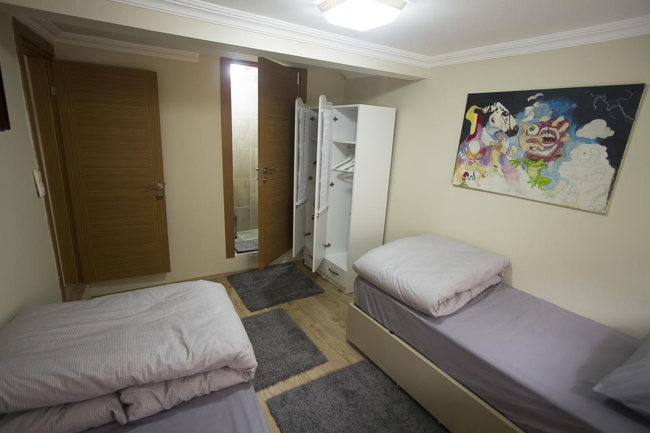 Отель Istanbul Erasmus House Экстерьер фото