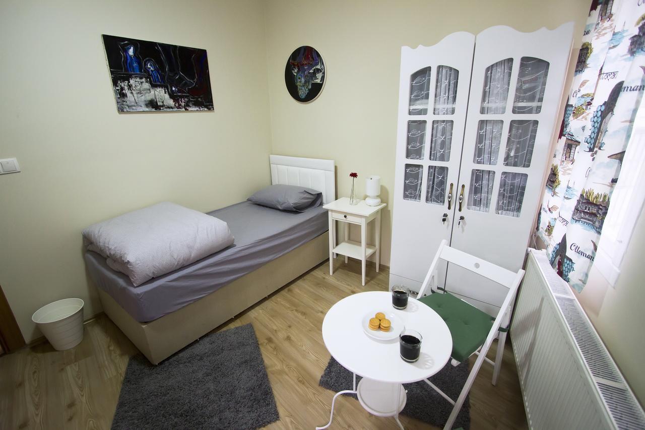 Отель Istanbul Erasmus House Экстерьер фото