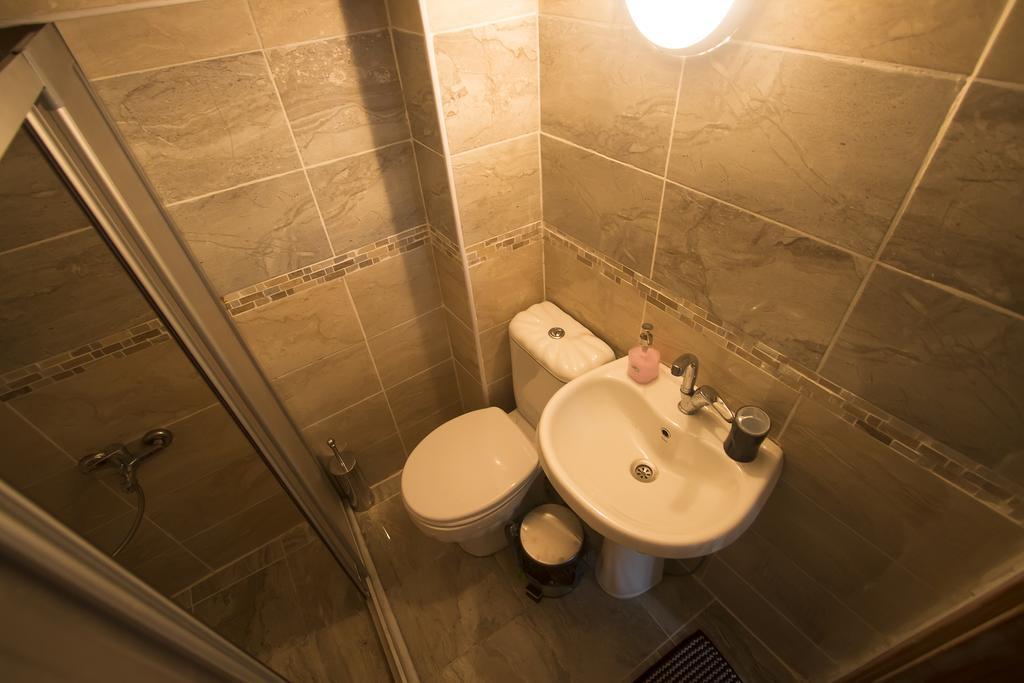 Отель Istanbul Erasmus House Экстерьер фото